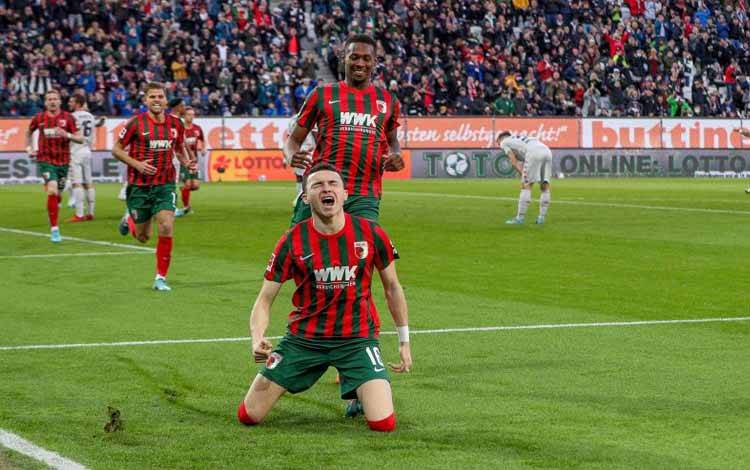 Gouweleeuw dan Vargas Bawa Augsburg Tekuk Mainz 2-1