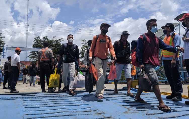 Baru 2.500 Penumpang Berangkat dari Pelabuhan Sampit