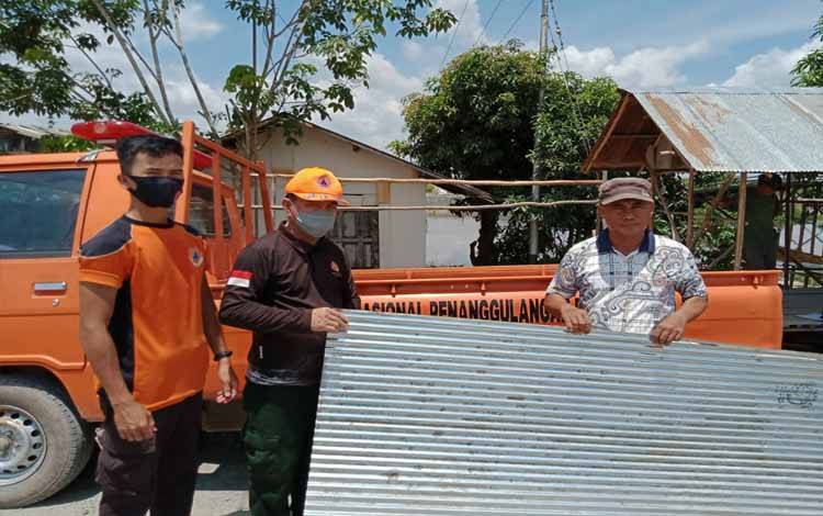 BPBD Kapuas Serahkan Bantuan untuk Warga Terdampak Puting Beliung