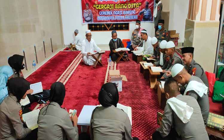 Gergaji Bang Dita Sambangi Masjid di Palangka Raya