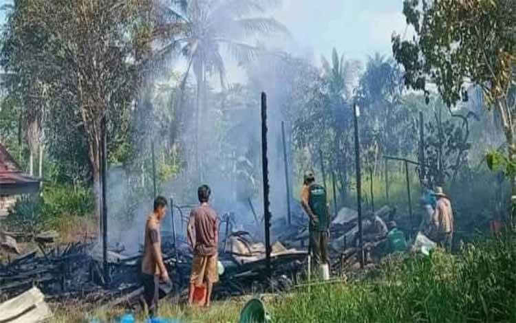 2 Rumah Warga Desa Bamban Raya Ludes Terbakar