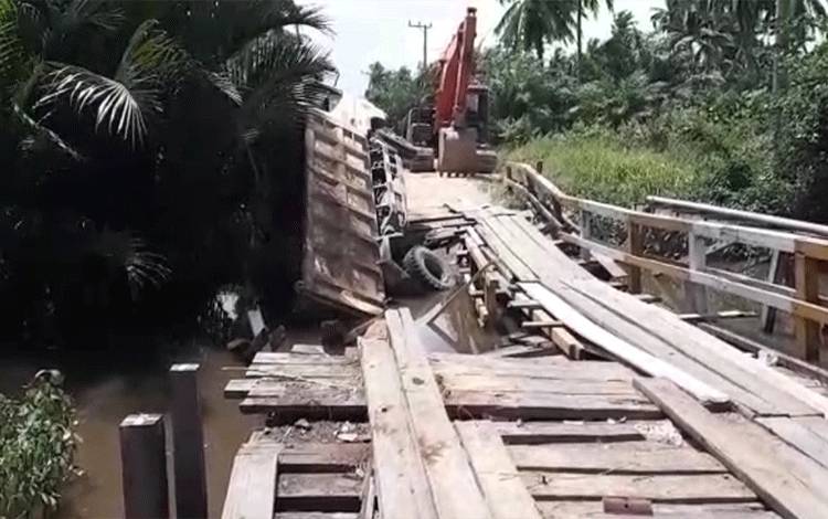 Jembatan Kayu yang Ambruk di Sabuai Timur Diharapkan Dibangun Permanen