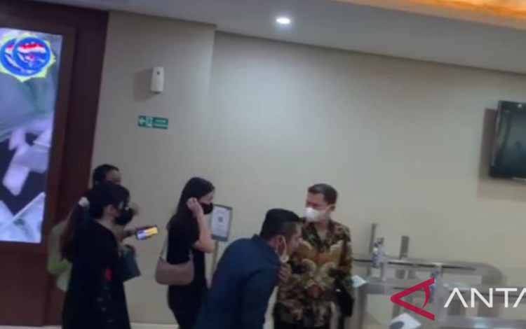 Bareskrim Tetapkan Pacar dan Adik Indra Kenz sebagai Tersangka