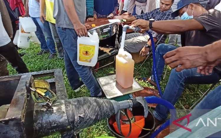 Pemerintah Diminta Tegur Industri Belum Salurkan Minyak Goreng Subsidi