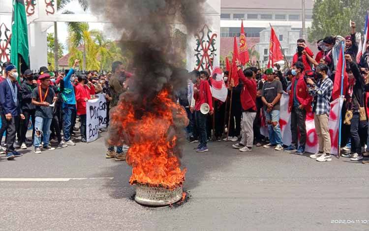 Gabungan Ormas Mahasiswa Geruduk DPRD Kalteng