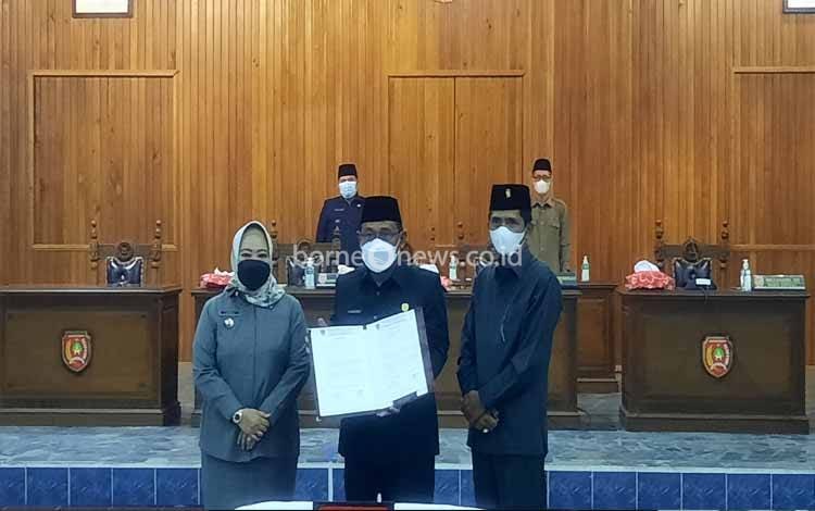 DPRD Rapat Paripurna Usulan Pemberhentian Bupati dan Wakil Bupati Kobar
