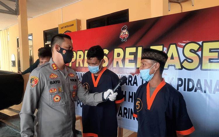 VIDEO: Tiga Pelaku Kasus Pengancaman terhadap Polisi Digelandang ke Polres Kobar?