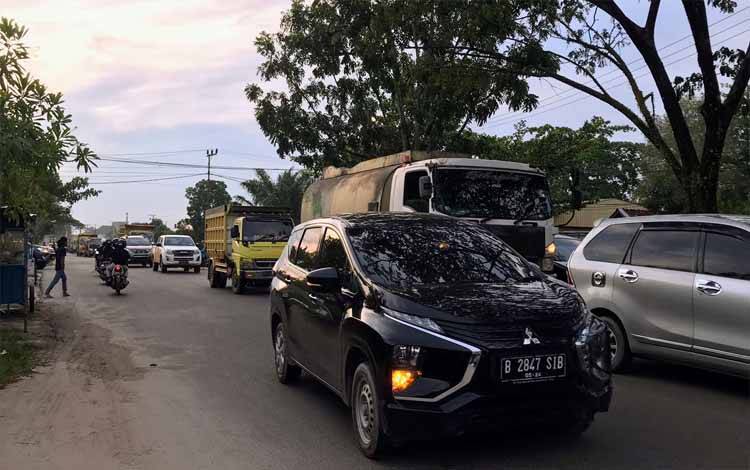 Akibat Demo, Jalan Pramuka Sampit Sempat Macet