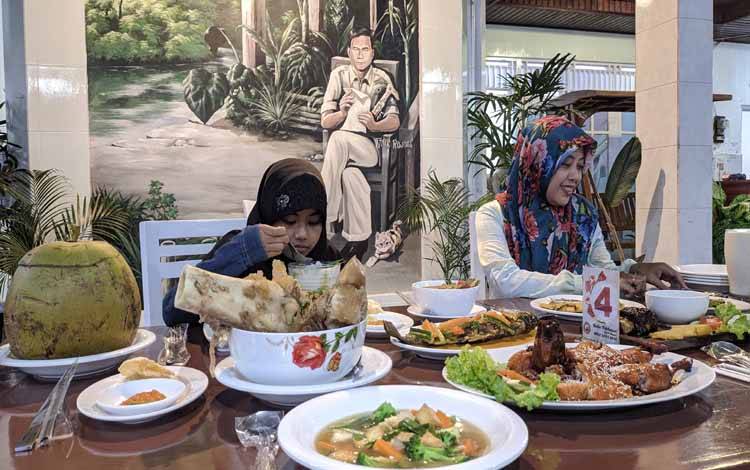 Pandemi Covid-19 Membawa Berkah Bagi Pemilik Rumah Makan Pahlawan di Sampit Ini