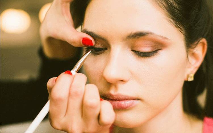 Ilustrasi eyeliner (Pexels)