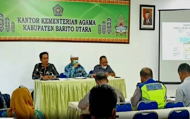 PHBI Barito Utara saat menggelar rapat pemantapan kedatangan UAS di Barito Utara, di aula Kemenag Naruto Utara.