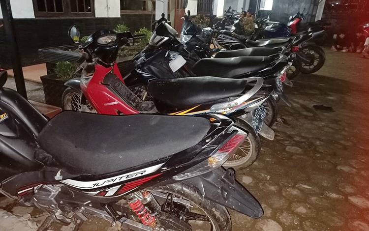 Tim Gabungan Polsek Dusun Tengah Bubarkan Balap Liar di Ampah