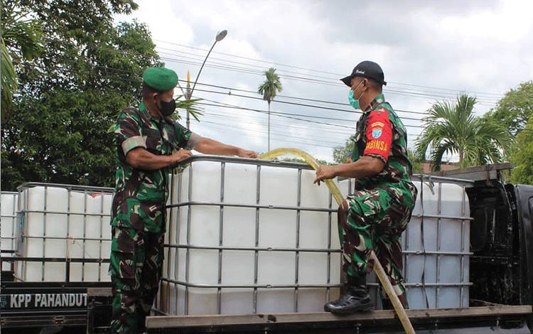 Kodim Palangka Raya Sukseskan Penyaluran Minyak Goreng Murah PT CBU
