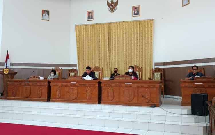 DPRD Gunung Mas Umumkan Perubahan AKD