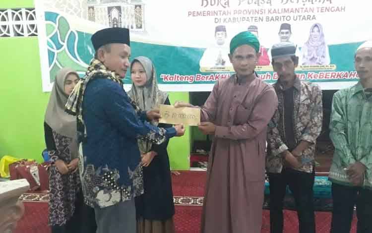 Pemprov Kalteng Berikan Bantuan ke Masjid Al Falah Desa Trahean