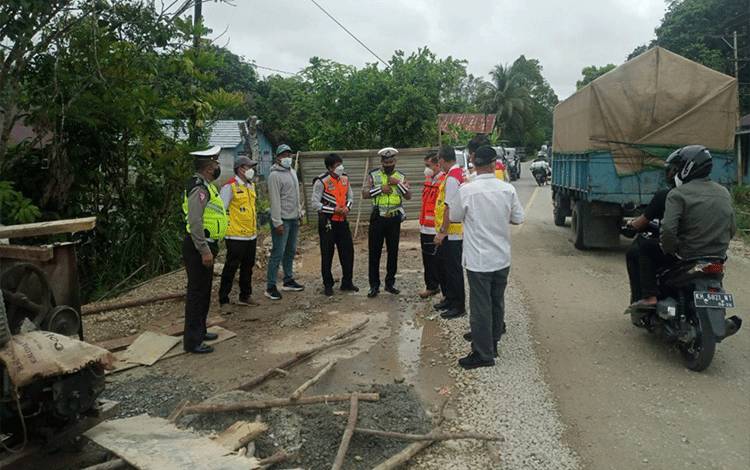 Jelang Arus Mudik, Satlantas Polres Katingan Survei Jembatan Hampangen