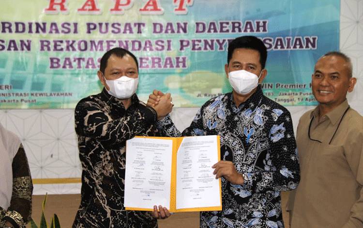 Bupati Barito Utara Sepakati Tata Batas Dengan Kabupaten Paser dan Mahakam Ulu