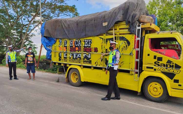2 Bulan, Polisi Tindak Ribuan Truk Bermuatan Lebih di Kalteng