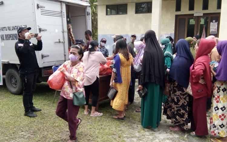 penjualan paket sembako murah di Kelurahan Tumbang Tahai Kecamatan Bukit Batu