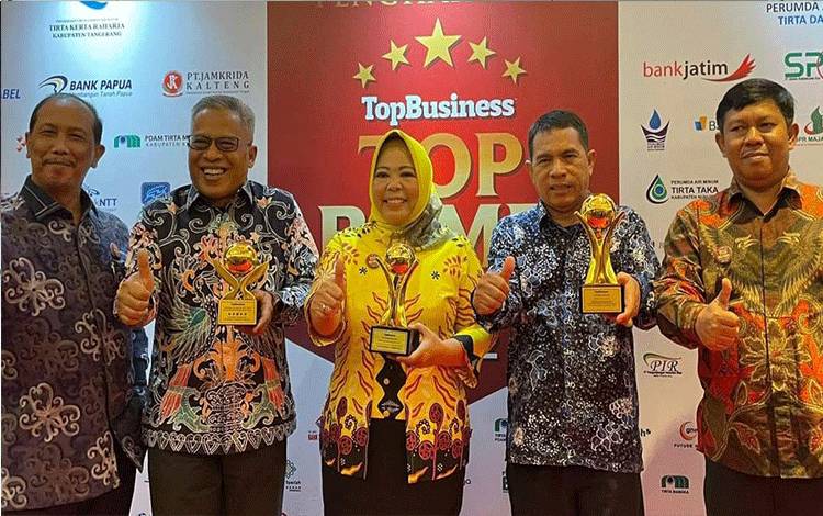 Kabupaten Kobar Borong Penghargaan di Ajang TOP BUMD Award 2022