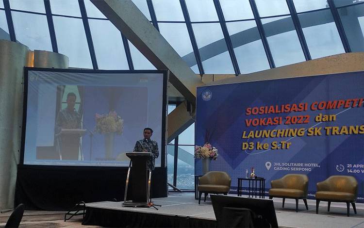 Direktur Jenderal Pendidikan Vokasi Kementerian Pendidikan, Kebudayaan, Riset dan Teknologi (Kemendikbudristek) Wikan Sakarinto dalam sosialisasi competitive fund vokasi 2022 dan peluncuran SK Transformasi D3 ke D4 di Kabupaten Tangerang, Banten, Kamis (21/4/2022) (ANTARA/Indriani)