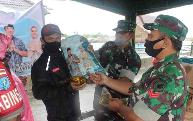 Kodim Palangka Raya Salurkan Zakat Keluarga Besar H Abdul Rasyid