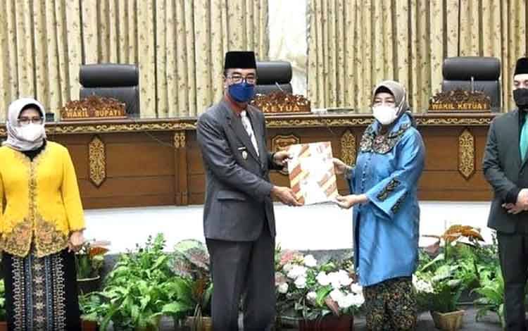 Pemkab Barito Utara Ikuti Tiga Agenda Rapat Paripurna DPRD