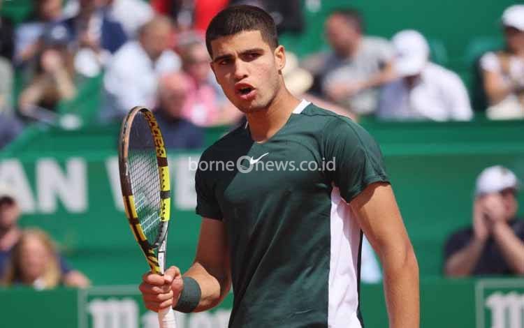 Tekuk Tsitsipas di Barcelona, Alcaraz Masuk 10 Besar Dunia