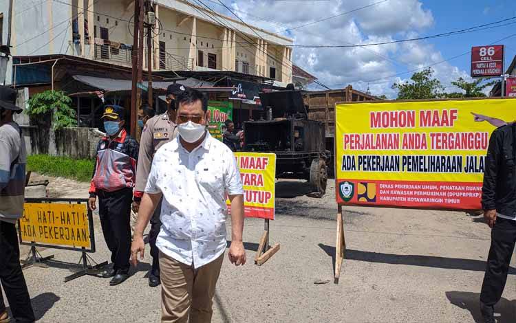 315 Meter Jalan Depan Pasar Sejumput Sampit Mulai Diperbaiki