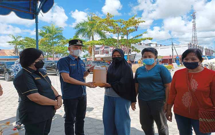 Ucapan Terima Kasih Bupati Gunung Mas pada PT CBU Diacara Depot Penjualan Minyak Bersubsidi