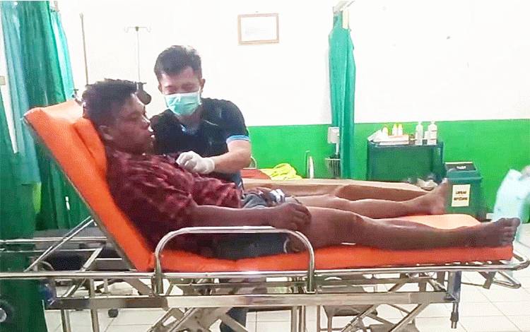 Relawan Samuja Evakuasi Korban Kecelakaan Tunggal di Lampeong
