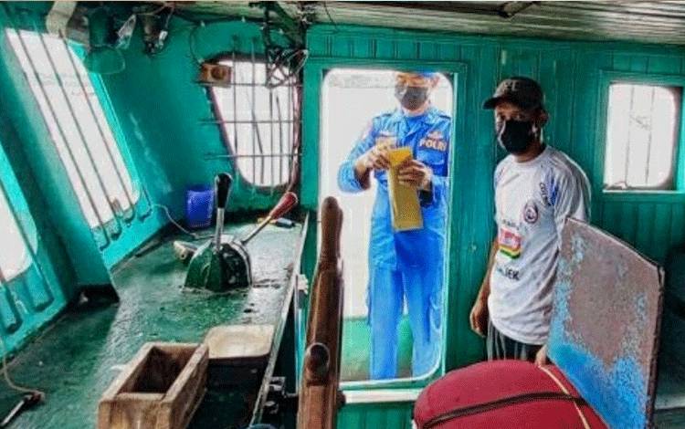 Satpolairud Rutin Lakukan Pengecekan Kelengkapan Kapal Berlayar di DAS Kapuas