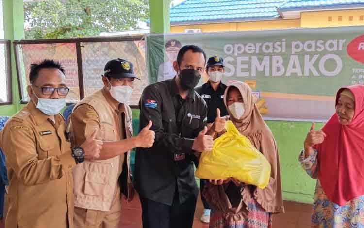 Seribu Paket Sembako Murah Tersalurkan untuk Warga Palangka Raya