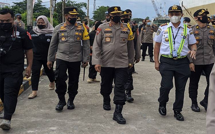 Kapolda Kalteng Pantau Arus Mudik di Bandara H Asan dan Pelabuhan Sampit?