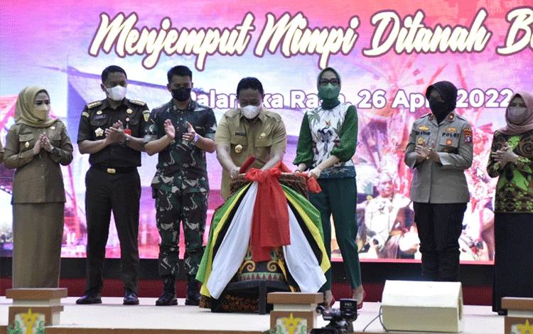 Dekranasda Kalteng Bangun Tabe.com Sebagai Wadah IKM Kalteng