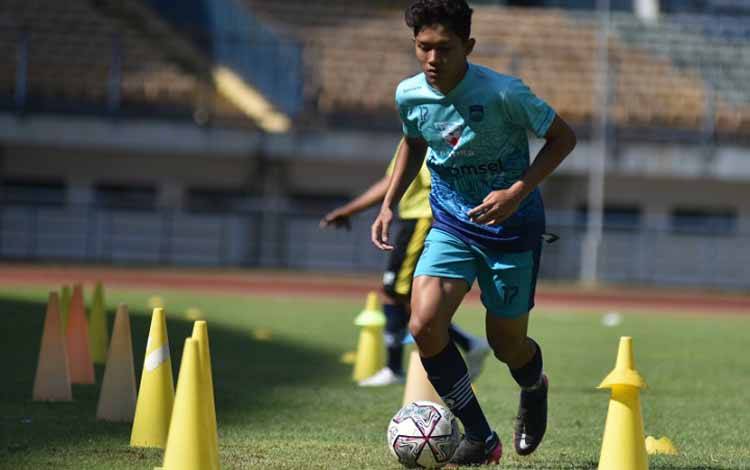 Pemain Muda Persib Bandung Siap Kerja Keras Dapatkan Menit Bermain