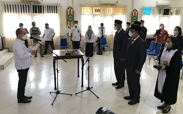 Bupati Kapuas Lantik 10 Pejabat Administrasi dan 1 Pengawas