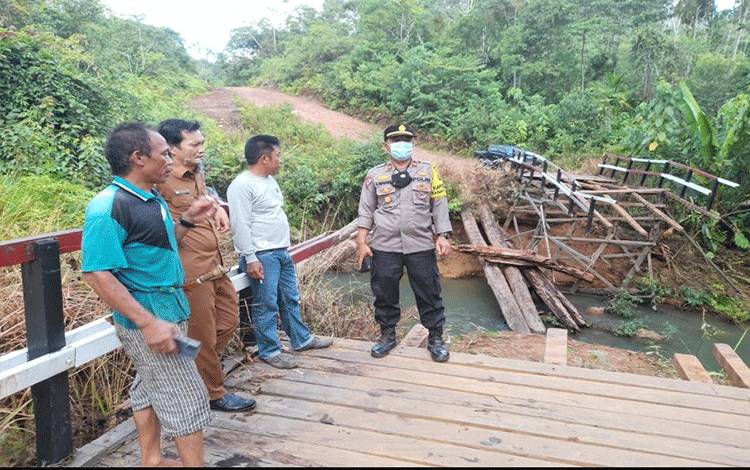Jembatan Putus di Nono Kliwon Murung Raya Terputus
