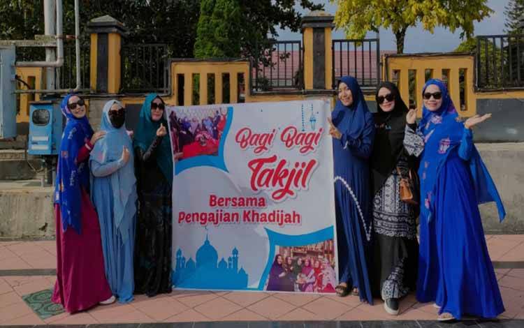 Pengajian Khadijah Pangkalan Bun Bagikn 1.200 Takjil