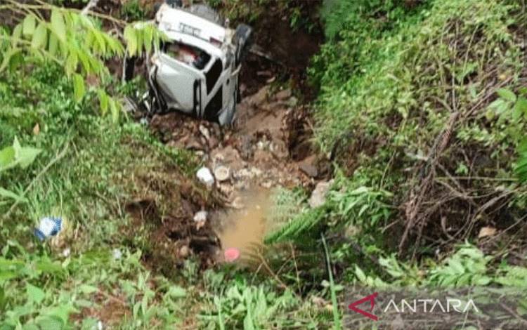 Mobil Pemudik Jatuh ke Jurang di Lintas Kerinci Penumpang Selamat
