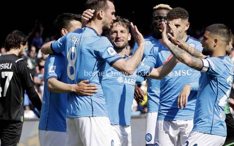 Napoli Gulung Sassuolo 6-1