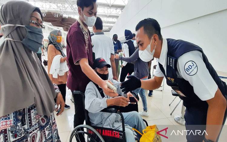 Enam Penerbangan Ekstra Bandara Syamsudin Noor Angkut 6.945 Pemudik