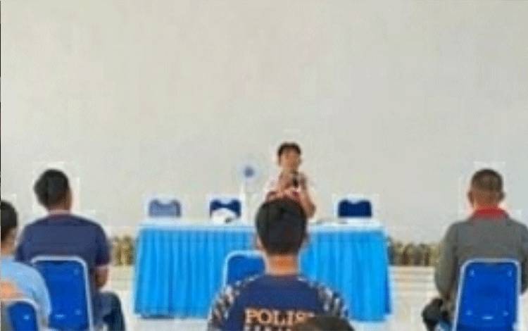 Kepala Rutan Kelas IIB Kuala Kapuas Toni Aji Priyanto saat pimpin rapat percepatan pemenuhan data dukung P2HAM.