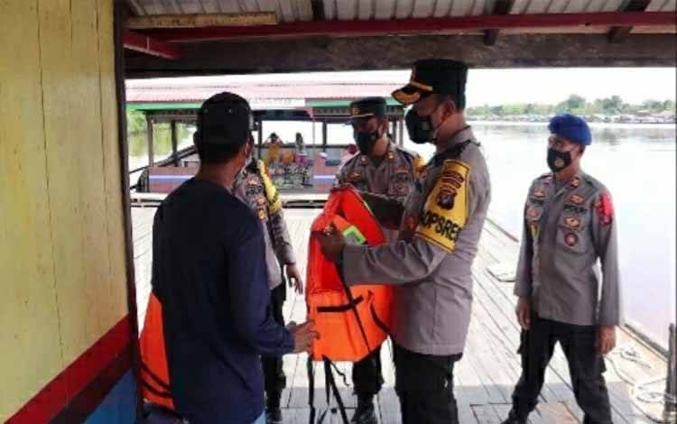 Kapolres Kapuas Imbau Feri Penyeberangan Selalu Pastikan Kelaikan Kapal