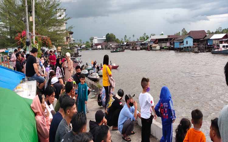 Ribuan Warga Sukamara Saksikan Acara Betawakan