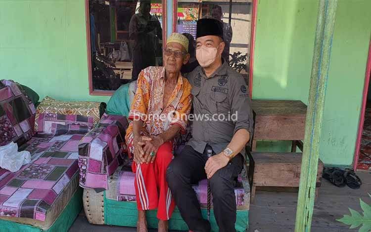 Bupati Seruyan Kunjungi Kediaman Lansia dan Tokoh Masyarakat