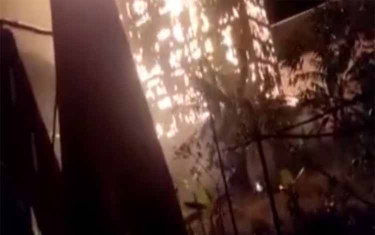 Bangunan sarang walet terbakar akibat sambaran petir