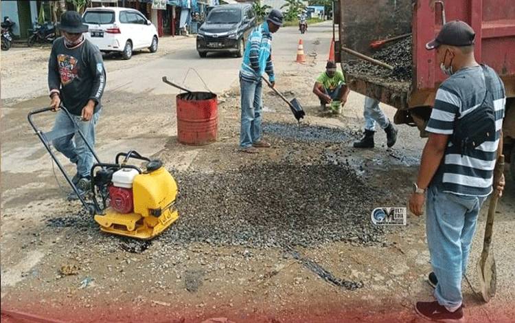 Dinas PUPR Murung Raya Rutin Pelihara Jalan