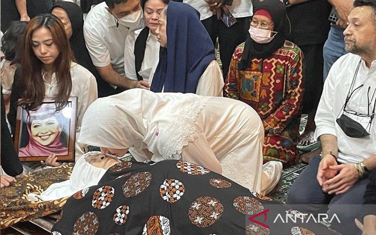 Sosok Mieke Widjaja di Mata Sang Anak Nia Zulkarnaen