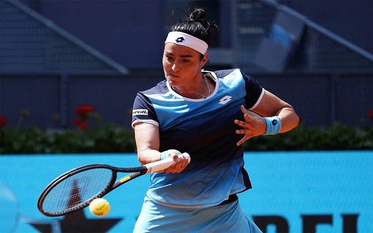 Jabeur Singkirkan Halep dan Melangkah ke Semifinal Madrid Open